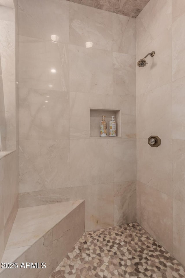 5237 N 106th Ave, Glendale, AZ 85307 - bathroom featuring a tile shower