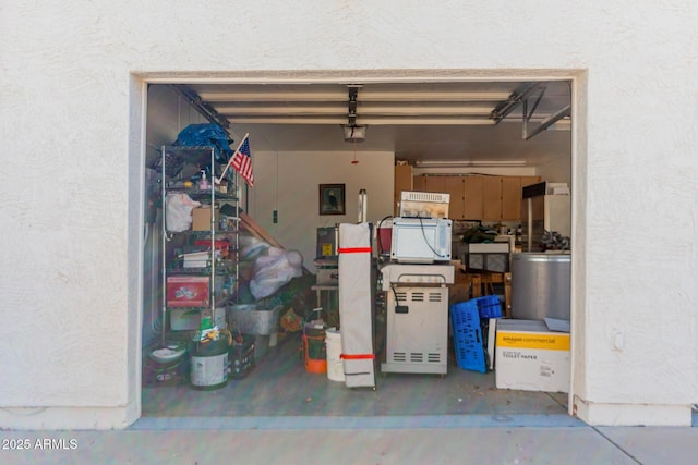 5237 N 106th Ave, Glendale, AZ 85307 - garage featuring a garage door opener