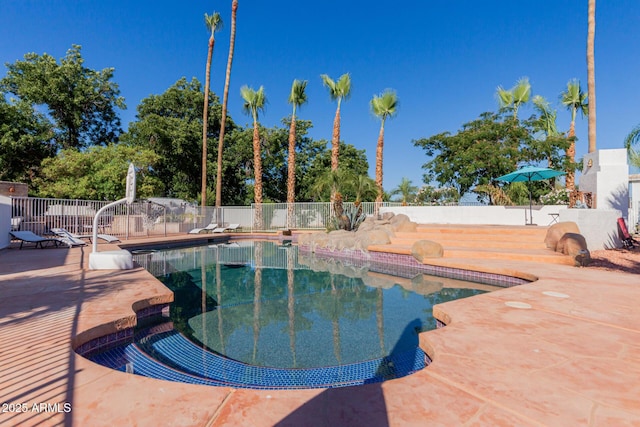 5237 N 106th Ave, Glendale, AZ 85307 - view of swimming pool featuring a patio