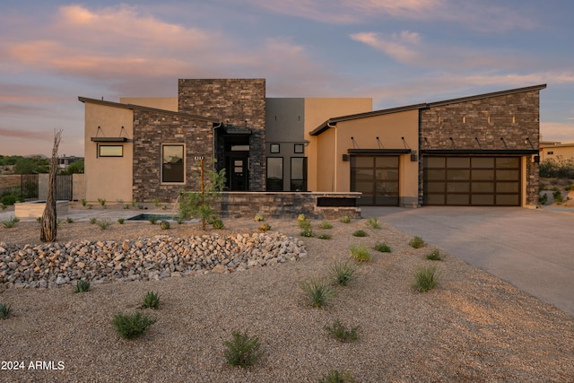 view of front facade featuring a garage