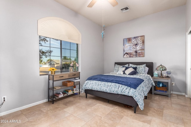 bedroom with ceiling fan