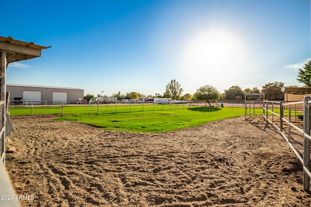 view of yard featuring a rural view