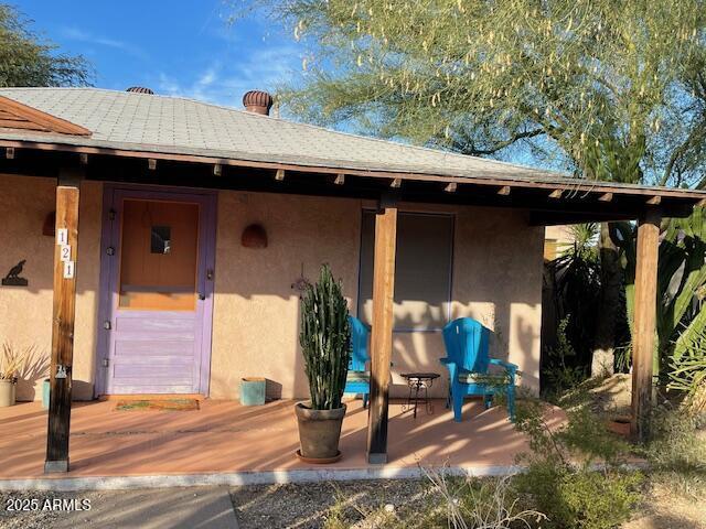 entrance to property with stucco siding