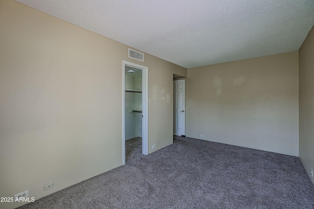 10410 N Cave Creek Rd Unit 2220, Phoenix, AZ 85020 - unfurnished bedroom with carpet, a spacious closet, a textured ceiling, and a closet
