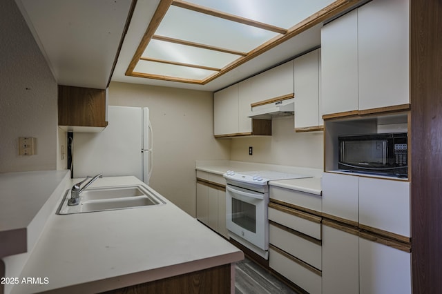 10410 N Cave Creek Rd Unit 2220, Phoenix, AZ 85020 - kitchen with white appliances, a sink, under cabinet range hood, light countertops, and white cabinets
