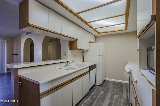 10410 N Cave Creek Rd Unit 2220, Phoenix, AZ 85020 - kitchen featuring a sink, dark wood-style floors, dishwashing machine, light countertops, and range