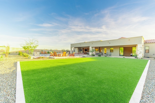 view of yard featuring a patio area