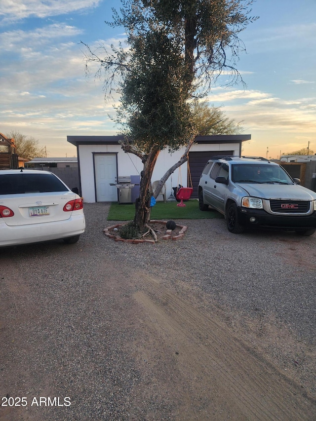 view of front of home featuring driveway and an outdoor structure