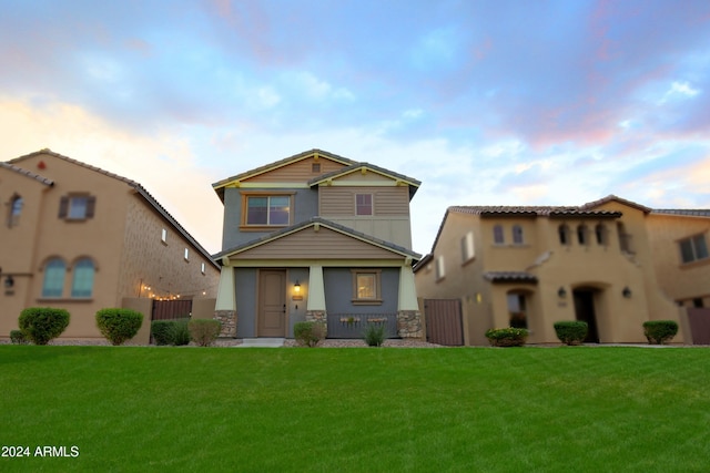 view of front facade with a yard