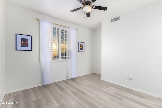 unfurnished room featuring light hardwood / wood-style floors and ceiling fan