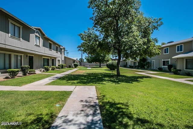 2645 W Elm St, Phoenix, AZ 85017 - view of community featuring a yard and a residential view