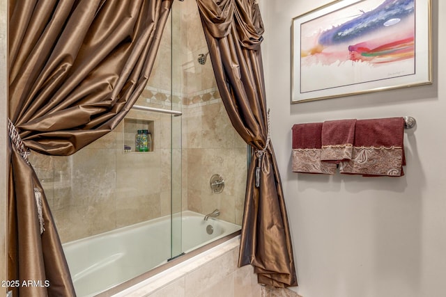 bathroom with tiled shower / bath