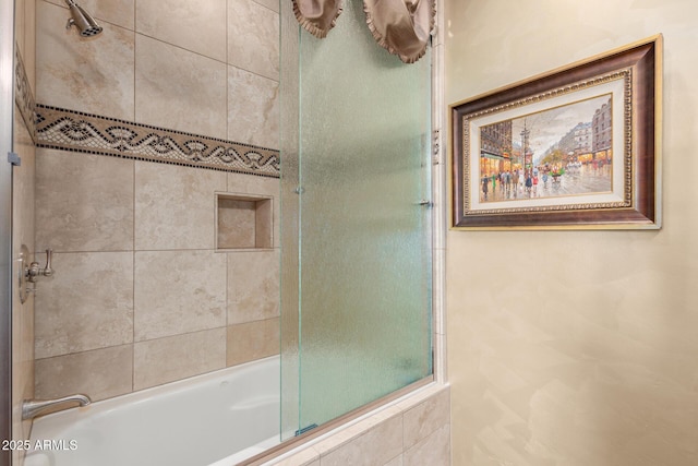 full bath with tiled shower / bath combo