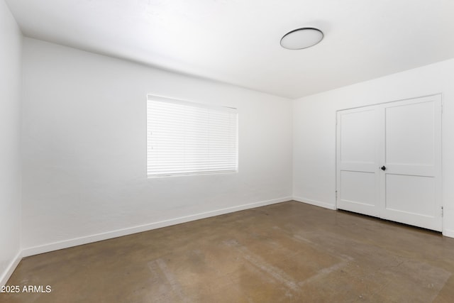 spare room featuring concrete flooring