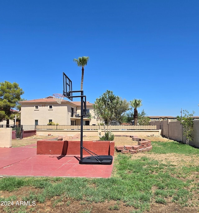 view of sport court featuring a yard