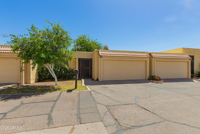 6207 N 21st Dr, Phoenix, AZ 85015 - view of front facade with stucco siding, driveway, and a garage