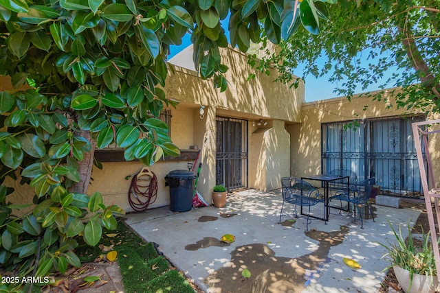 6207 N 21st Dr, Phoenix, AZ 85015 - view of patio / terrace featuring fence and outdoor dining area