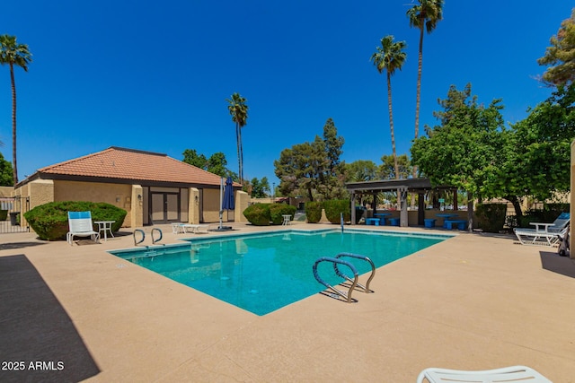 6207 N 21st Dr, Phoenix, AZ 85015 - community pool with a gazebo and a patio area