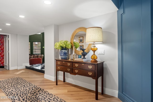 8219 S Pecan Grove Cir, Tempe, AZ 85284 - foyer featuring light wood finished floors, recessed lighting, and baseboards