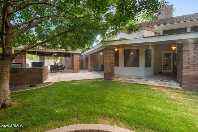 8219 S Pecan Grove Cir, Tempe, AZ 85284 - view of yard with a patio