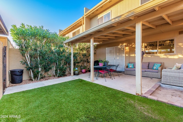 view of yard featuring an outdoor living space and a patio area