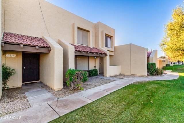 exterior space featuring a front lawn