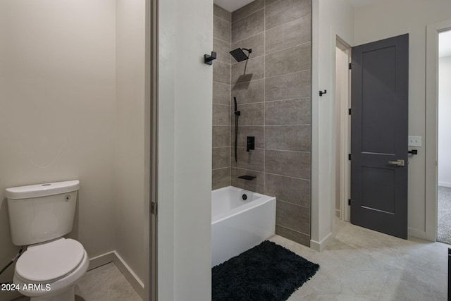 full bathroom with baseboards, shower / bathing tub combination, and toilet