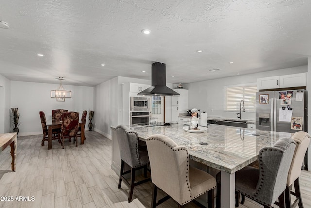 505 S S Rdg, Mesa, AZ 85204 - dining area featuring a chandelier, recessed lighting, light wood-style flooring, and a textured ceiling