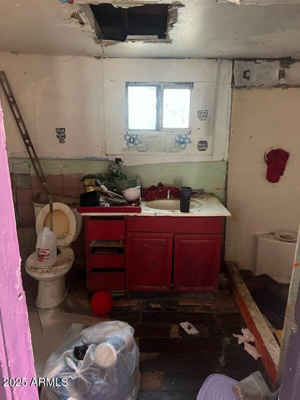 1006 S 3rd Ave, Phoenix, AZ 85003 - bathroom with vanity and toilet