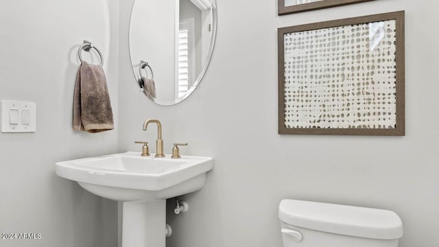 bathroom featuring toilet and a sink