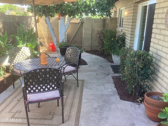 1036 E Wagon Wheel Dr, Phoenix, AZ 85020 - view of patio with outdoor dining area