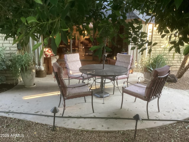1036 E Wagon Wheel Dr, Phoenix, AZ 85020 - view of patio / terrace featuring outdoor dining area