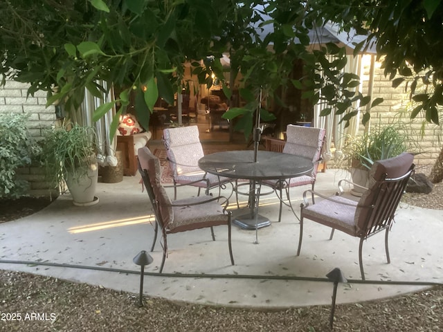 1036 E Wagon Wheel Dr, Phoenix, AZ 85020 - view of patio / terrace with outdoor dining area