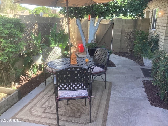 1036 E Wagon Wheel Dr, Phoenix, AZ 85020 - view of patio featuring outdoor dining space