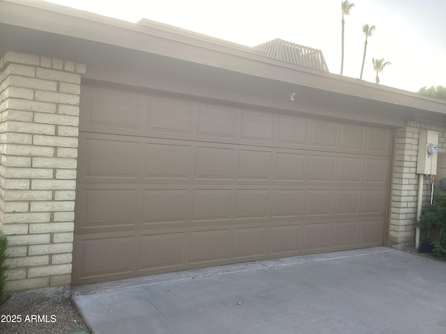 1036 E Wagon Wheel Dr, Phoenix, AZ 85020 - garage with driveway