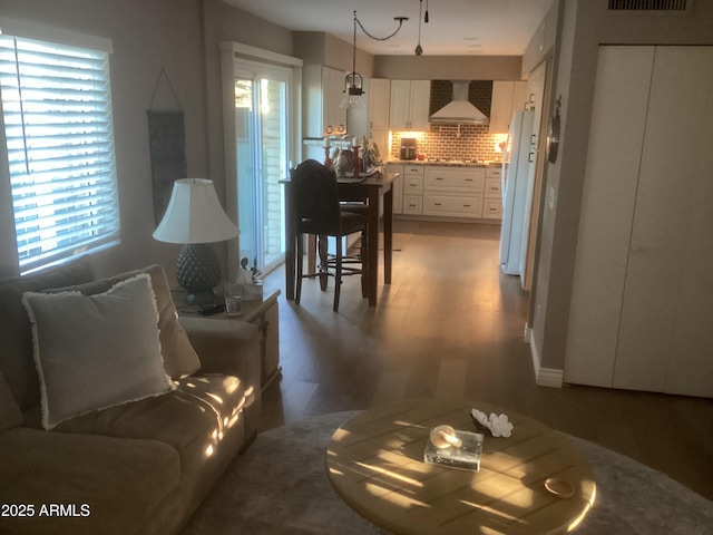 1036 E Wagon Wheel Dr, Phoenix, AZ 85020 - living area with light wood-type flooring
