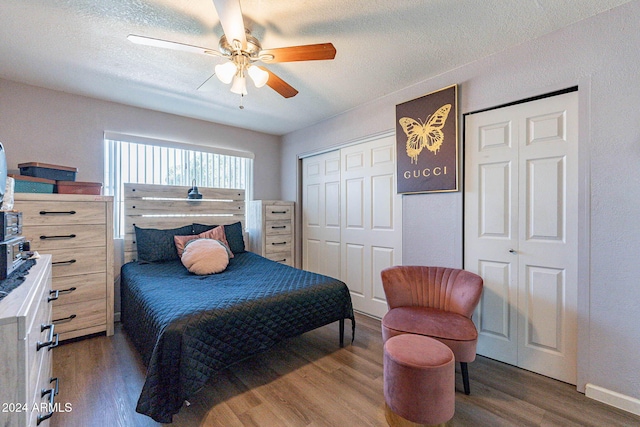 bedroom featuring a textured ceiling, dark hardwood / wood-style floors, and ceiling fan