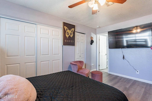 bedroom featuring a textured ceiling, hardwood / wood-style flooring, and ceiling fan