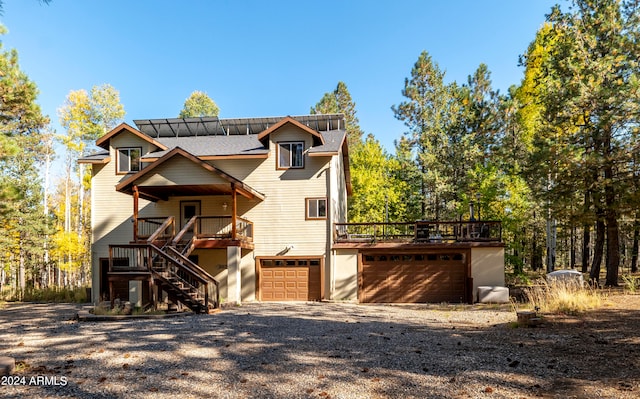 view of front property featuring a garage