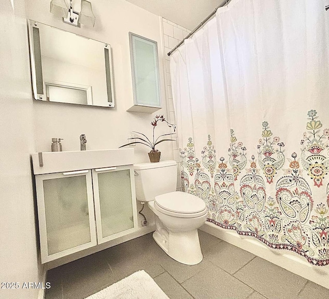 full bathroom with vanity, toilet, and a shower with shower curtain