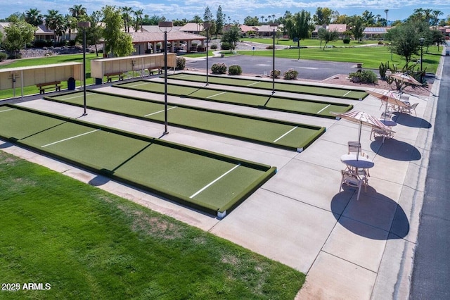 view of property's community featuring a yard and a residential view