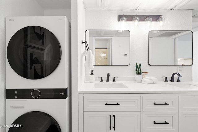 laundry room with sink and stacked washer / dryer