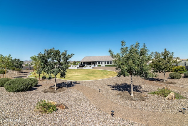 view of front of home featuring a front yard