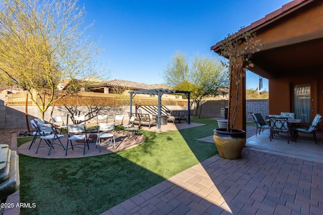 view of yard featuring a pergola, an outdoor living space, and a patio