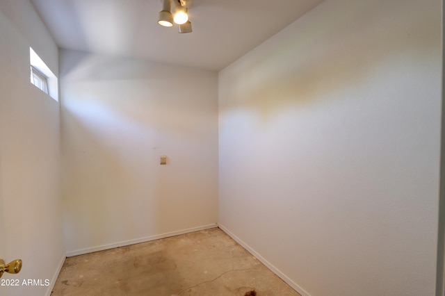 empty room featuring concrete floors and ceiling fan