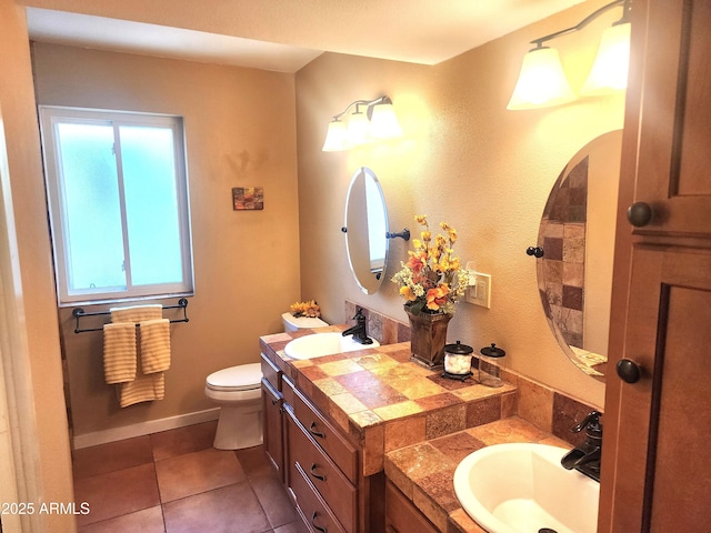 9939 W Ironwood Dr, Sun City, AZ 85351 - full bath with vanity and tile patterned flooring