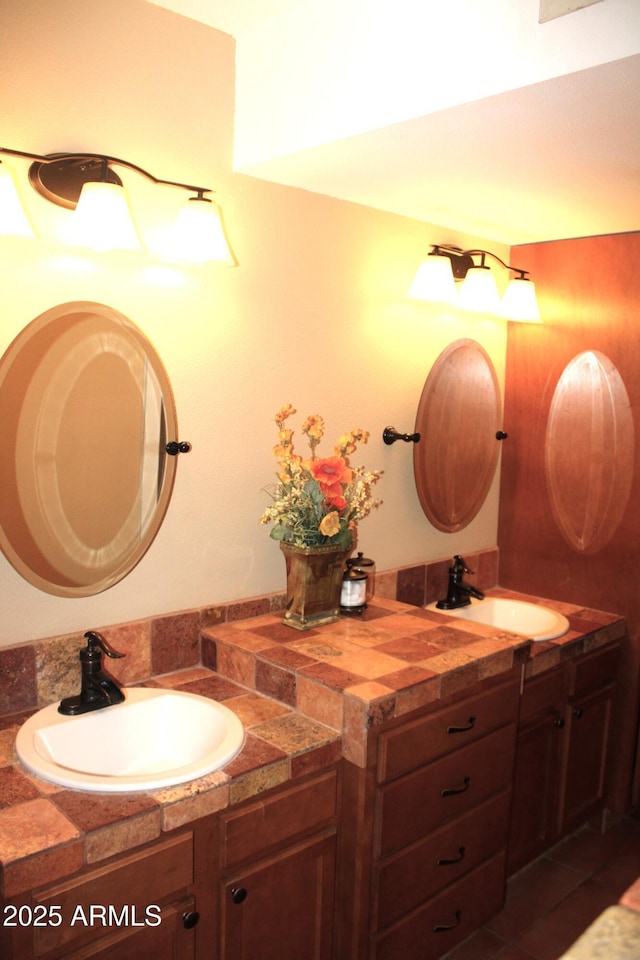 9939 W Ironwood Dr, Sun City, AZ 85351 - full bath with double vanity
