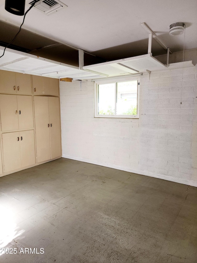 9939 W Ironwood Dr, Sun City, AZ 85351 - garage with concrete block wall