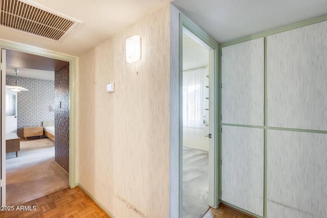 15608 N 57th Dr, Glendale, AZ 85306 - hallway featuring wallpapered walls