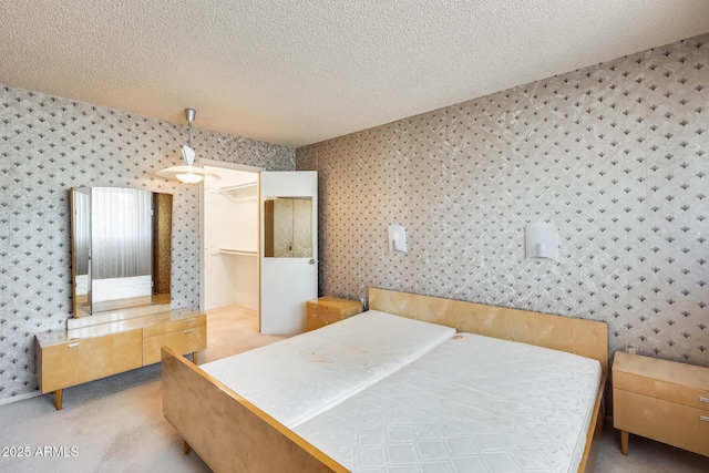 15608 N 57th Dr, Glendale, AZ 85306 - bedroom featuring wallpapered walls, a textured ceiling, and a walk in closet